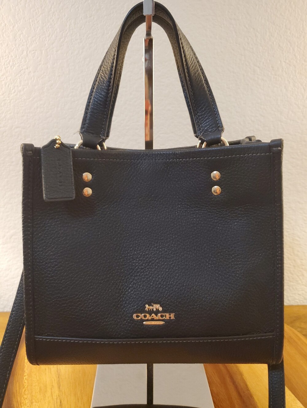 COACH LEATHER TOTE 22 IN PERFECT LIKE NEW CONDITION!